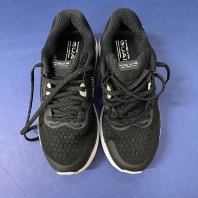 Under Armour Kids  Size 5 Hovr Guardian Shoes Black  / White 