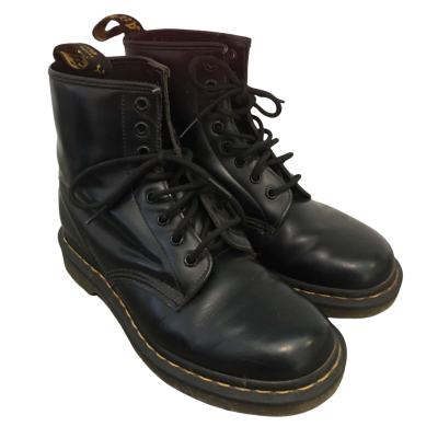 NWOT Dr Martens Womens  Size 39 / 6 / 7 Black  High Ride. Cab