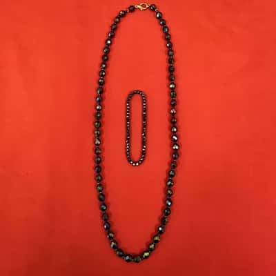  Womens Multicoloured Iridescent Beaded Necklace and Bracelet.