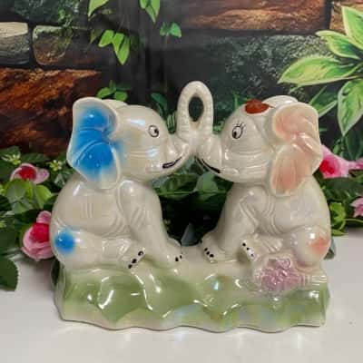 Vintage porcelain kissing elephants figurine Made in Brazil 