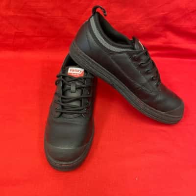 Volley Unisex  Size 8 Black and Red Steel Toe Cap Sneakers