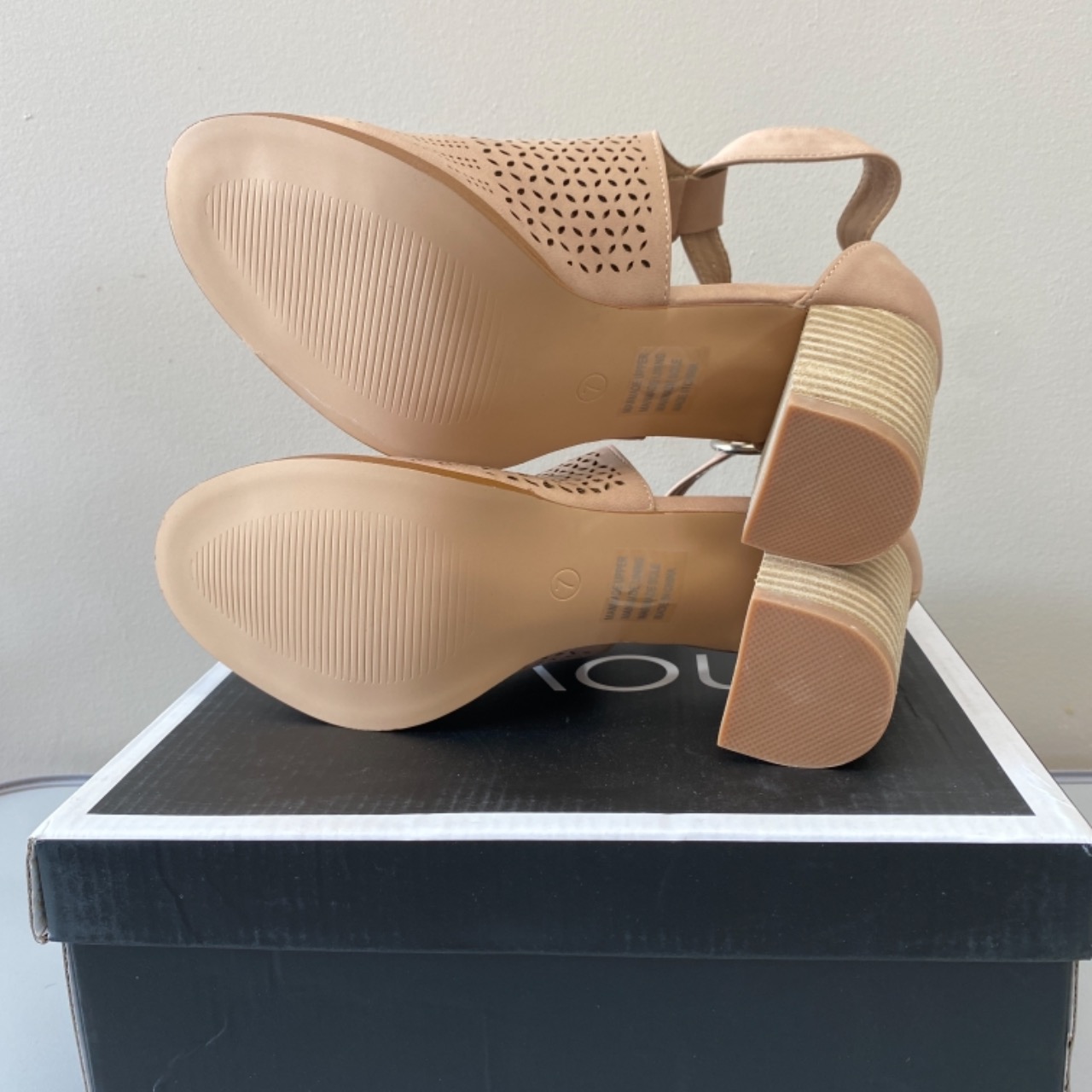 Novo Women's Open Toed Shoe with Heal Size 7 Brown New Without Tags(s)