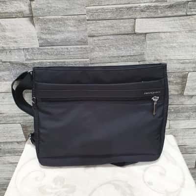 Hedgren Unisex Cross Body Bag Black  / Silver 