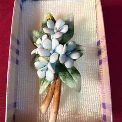  Women's Vintage Ceramic Blue Floral Brooch