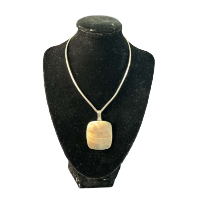  Womens vintage Mother of Pearl Pendant and Sterling silver choker necklace 