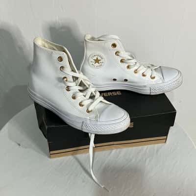 Converse Womens  Size 6 White Boots 
