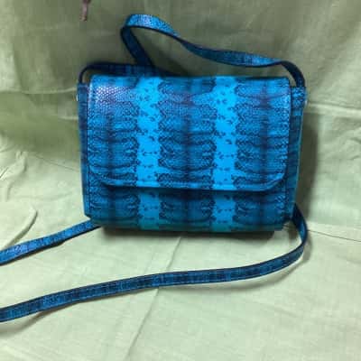 Basque Womens Cross Body Bag Blue (g)