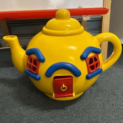 The Big Yellow Teapot Play Set From 1981 (B5)