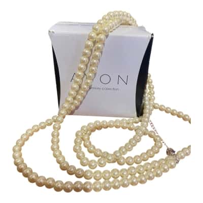 Avon Pearlesque statement strand gift set