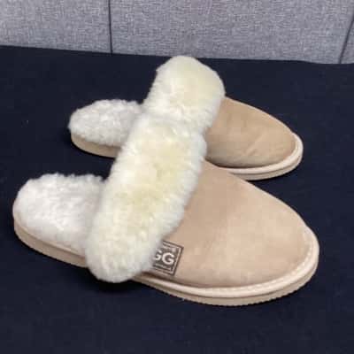 UGG slip on slippers  Size 6 Brown / Cream 