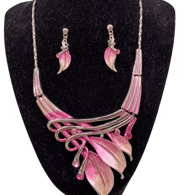 Leaf Design Necklace & Earring Set