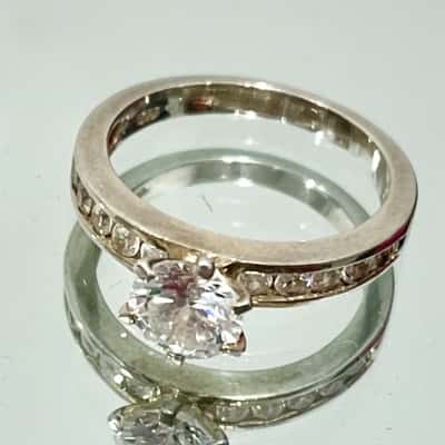 925 Silver Large Diamonte Ring w/small diamontee Detail 