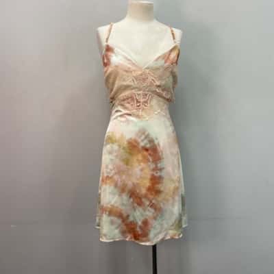 Guess Womens  Size XL Shoestring Strap Dress Pattern 