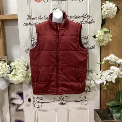 R.M. Williams Brand! Mens Red Vest! Size L! VERY NICE RED COLOUR WITH BEAUTIFUL BROWN ZIP TAGS! GREAT FOR THOSE COLD DAYS!