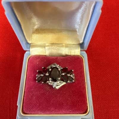 Women's 935 Silver Ring featuring a Central Garnet Stone Surrounded by Smaller Garnet Stones in a Cluster Design 
