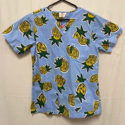  Women’s Scrubs