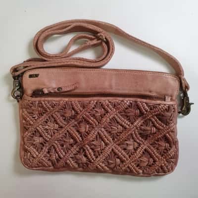  Art n Vintage Women's Handcrafted Leather Crossbody Bag