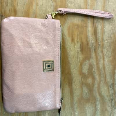  Womens Pink Purse with power bank 