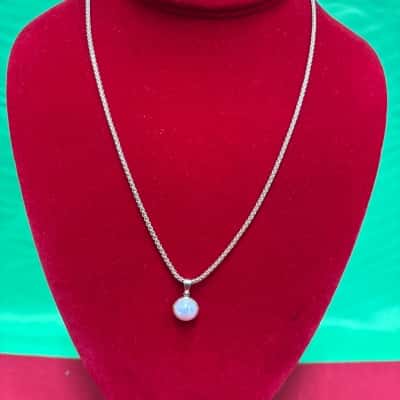  Women's Gold Tone Necklace featuring Faux Pearl Pendant