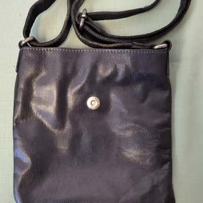 Womens Rugged Hide Genuine Leather Crossbody Bag – Black – Rugged Hide