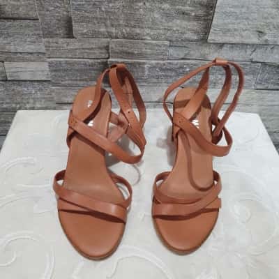 Alias Mae Womens  Size 35 Heels Brown 