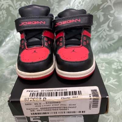 Nike Kids  Size 4.5 Black  / Red 