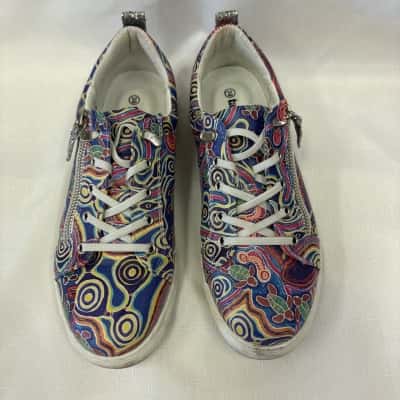  Taking Shape Elverina Garbara Zip Sneaker Women’s  Size 39 
