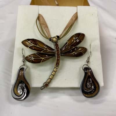  Womens Dragonfly Necklace/Pendant & Earrings set