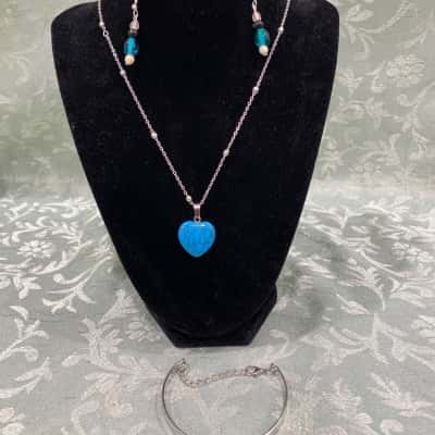  Womens Bangle / Necklace/ Earrings Blue / Silver-tone