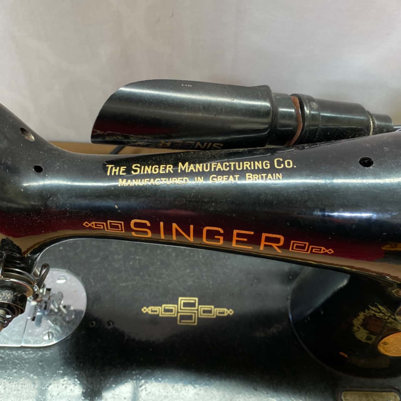 Vintage Singer Sewing Machine [PICK UP ONLY]