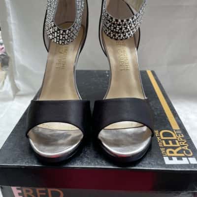  Women's  E Live from the Red Carpet Size 10 Heels Black  
