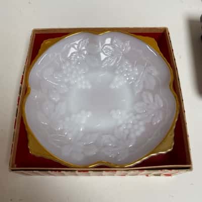 Boxed Anchor Hocking White Milk Glass & Gold Trimmed 22cm Bowl