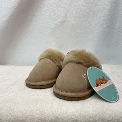 Peter Alexander Kids Slippers Size 9/10 