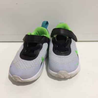 Nike Kids  Size 5.5 