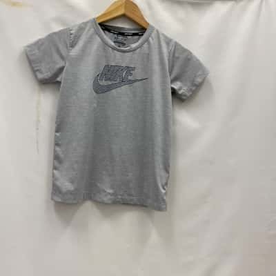 Kid's  Nike Golf  Size 7 Top