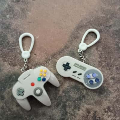 Nintendo Controllers (SNES & GameCube) x 2 - Backpack Buddies - Paladone