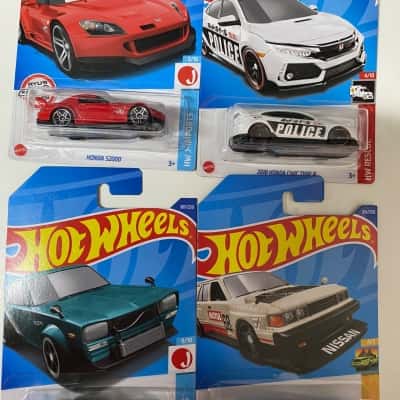 Assorted Hot wheels pack 5