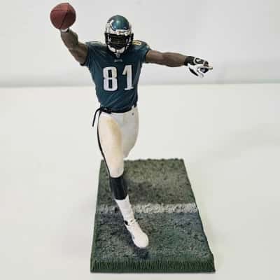 2004 McFarlane Toys #81 Owens NFL Philadelphia Eagles Figurine.