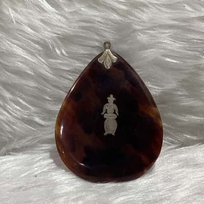  Women's Vintage Faux Tortoiseshell Pendant 
