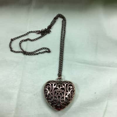  Womens Pendant and chain