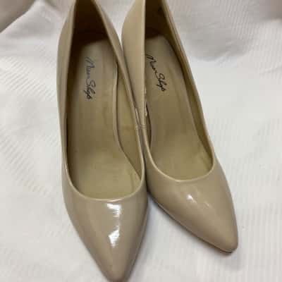 Miss Shop Womens  Size 7 Heels Nude 