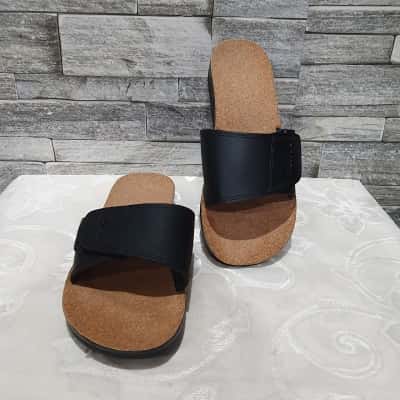 Maseur Womens  Size 6 Gentle Massage Sandal Black  