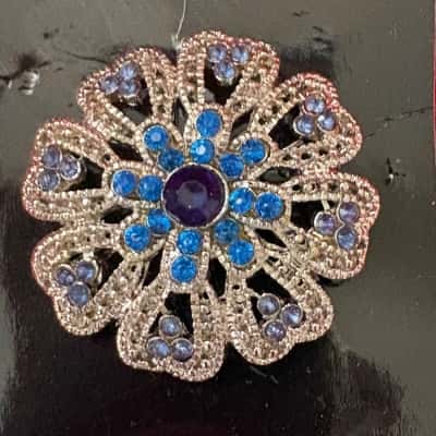  Womens Uzzi Design Silver Tone Brooch Blue / Silver 