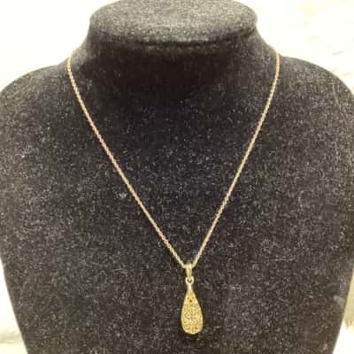  Women's Sarah Coventry Gold Tone Necklace & Pendant