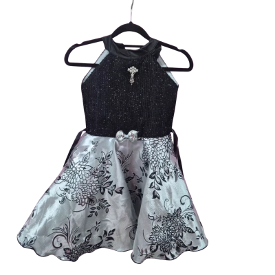  Kids  Size 8 Dresses & Skirts Black  / Silver 