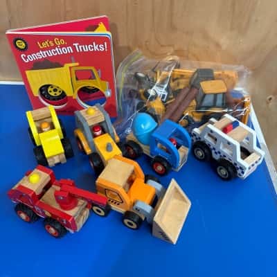 Construction toys & book bundle - Various wooden & construction toys