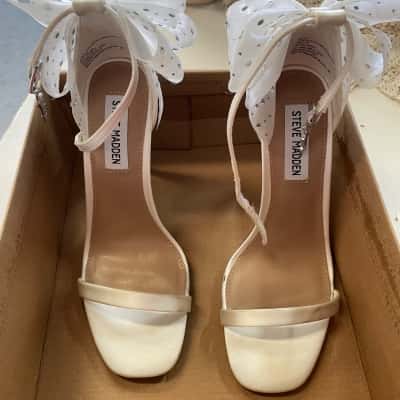 Steve Madden Womens  Size 7 Heels Silver / White 