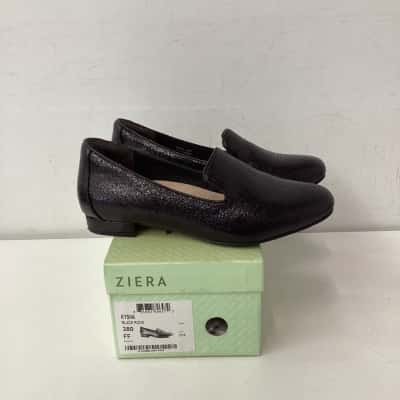 Ziera KYSHA Black Rock  Womens  Size 38FF  Black Flats 