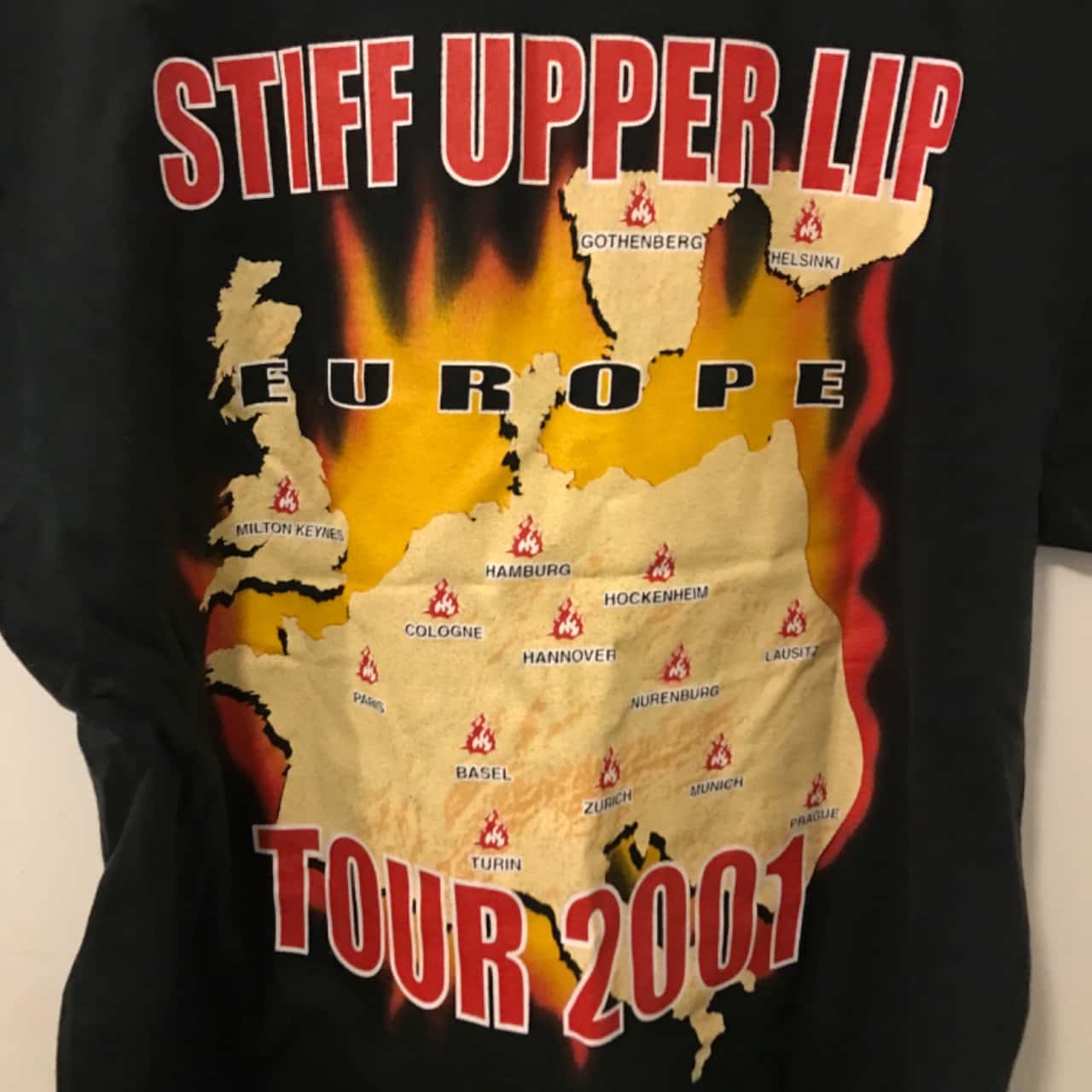 Mens Vintage Size L Black 2001 AC/ DC Stiff Upper Lip Concert T 