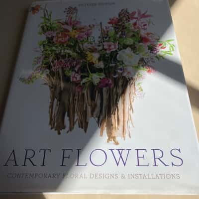 Art flowers: contemporary floral designs and installations 